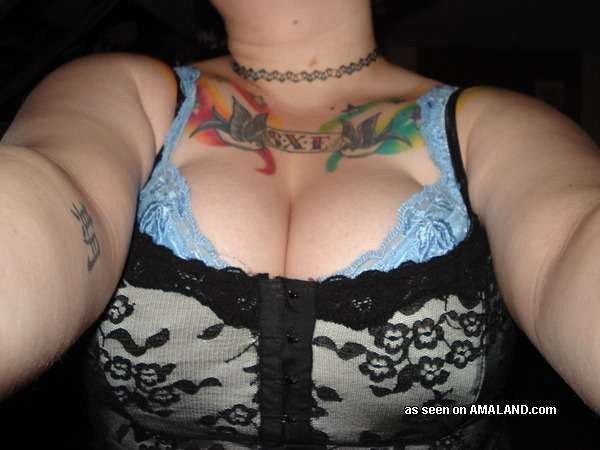 Busty Punk zeigt ihre großen Titten auf cam
 #67359439