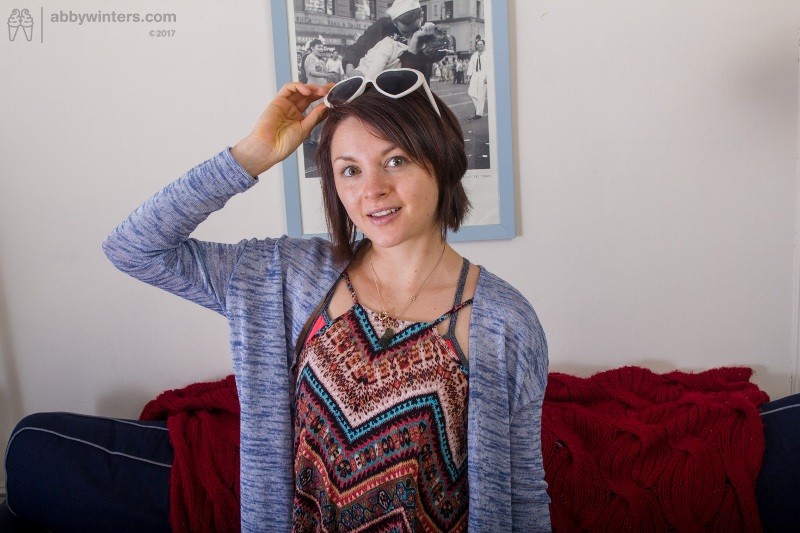 柔軟性を見せるサラ
 #79372032