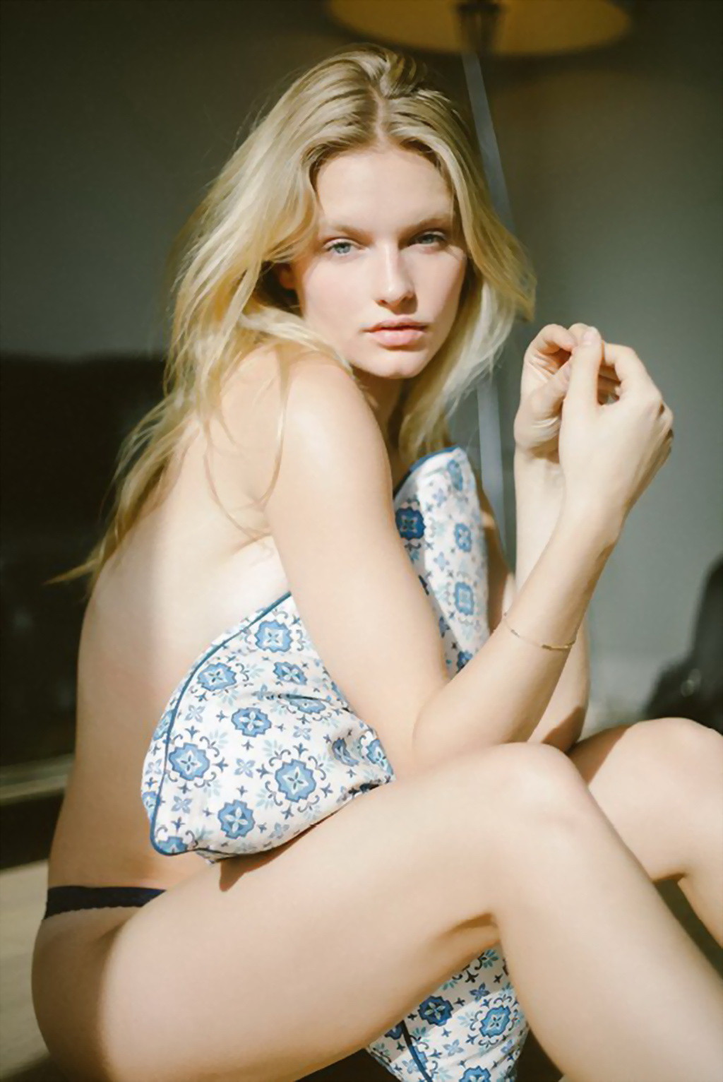 Isabella farrell completamente nuda per la rivista carta photoshoot da cameron davis
 #75171198