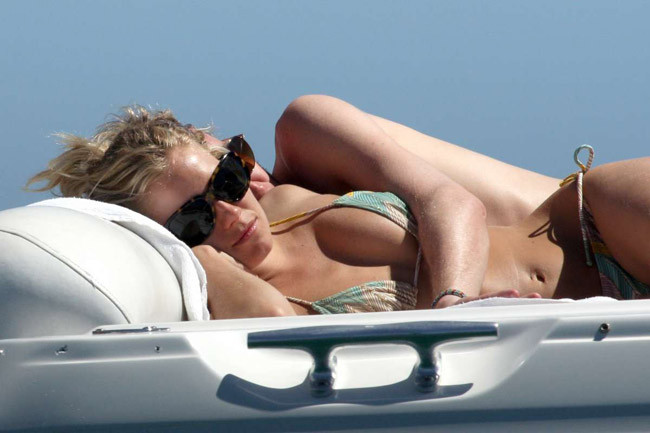 Sienna miller assolutamente splendido seno nudo
 #75395249