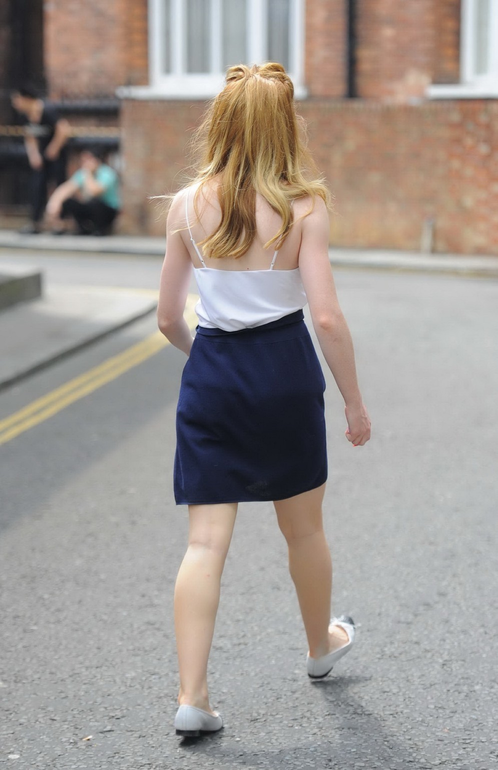 Nicola roberts sans soutien-gorge portant un haut blanc transparent et une mini-jupe bleue à Londres.
 #75224196