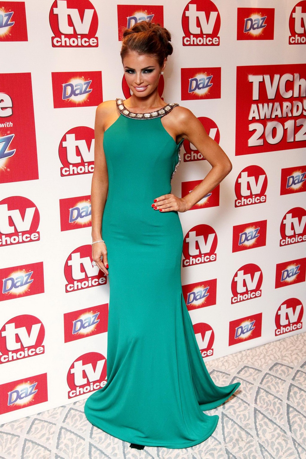 Chloe sims curvy con un vestido ajustado a pelo en los premios tv choice
 #75252863