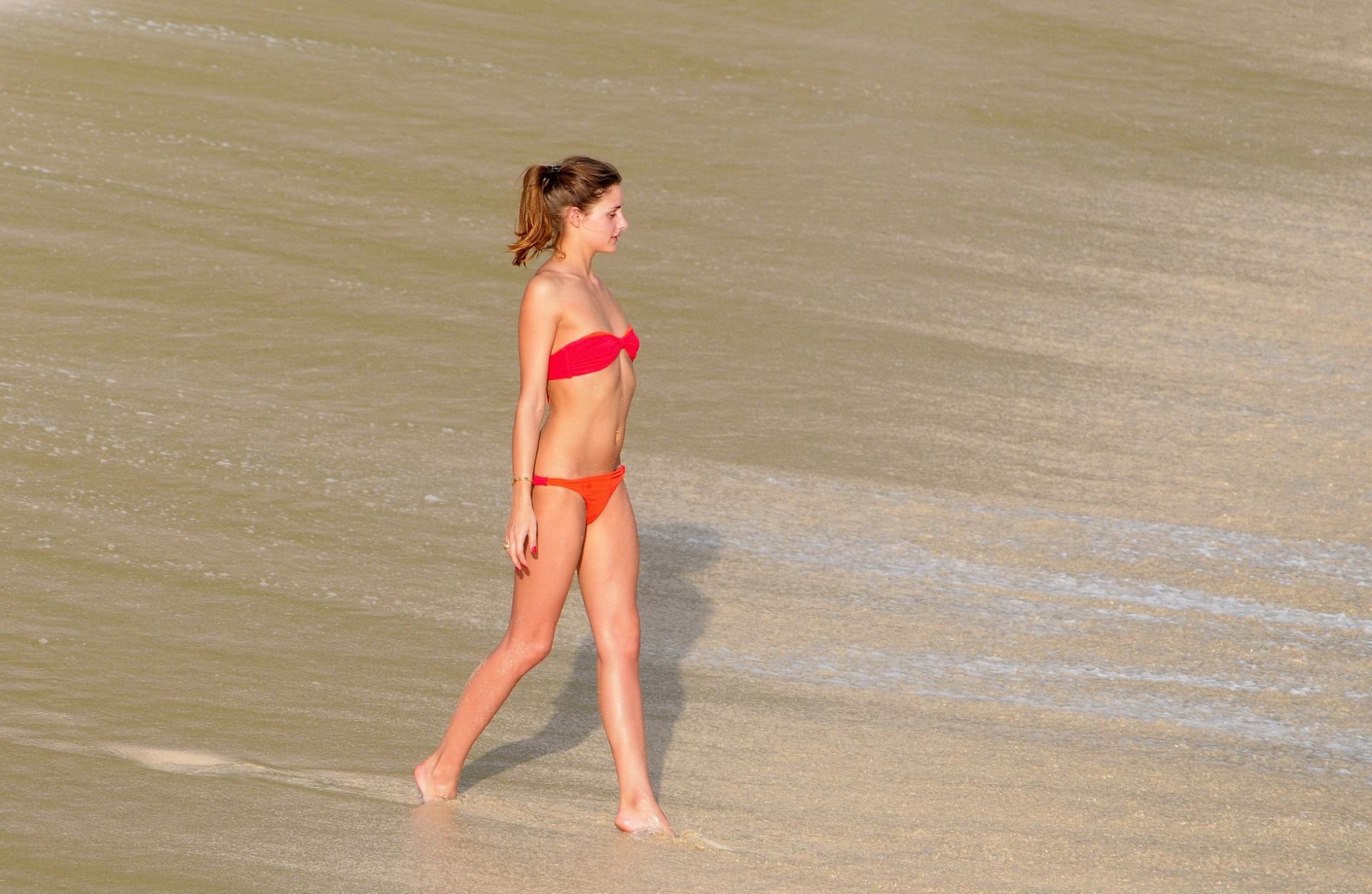Olivia Palermo en bikini embrassant son petit ami sur une plage de Saint-Barthélemy.
 #75278037