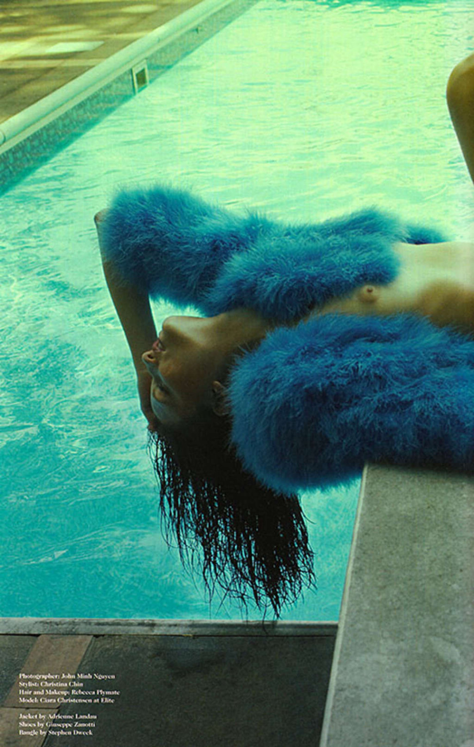 Ciara christensen exposant ses beaux seins sur la piscine pour un photoshoot sexy
 #75383206