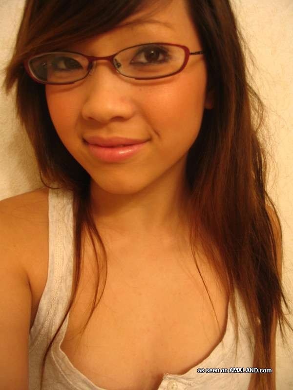 Asiatische Süße beim Camwhoring und sieht umwerfend aus
 #71540632