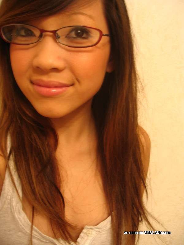 Asiatische Süße beim Camwhoring und sieht umwerfend aus
 #71540639