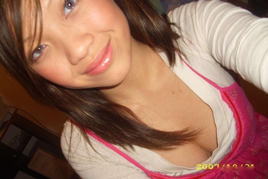 Asiatische Süße beim Camwhoring und sieht umwerfend aus
 #71540696