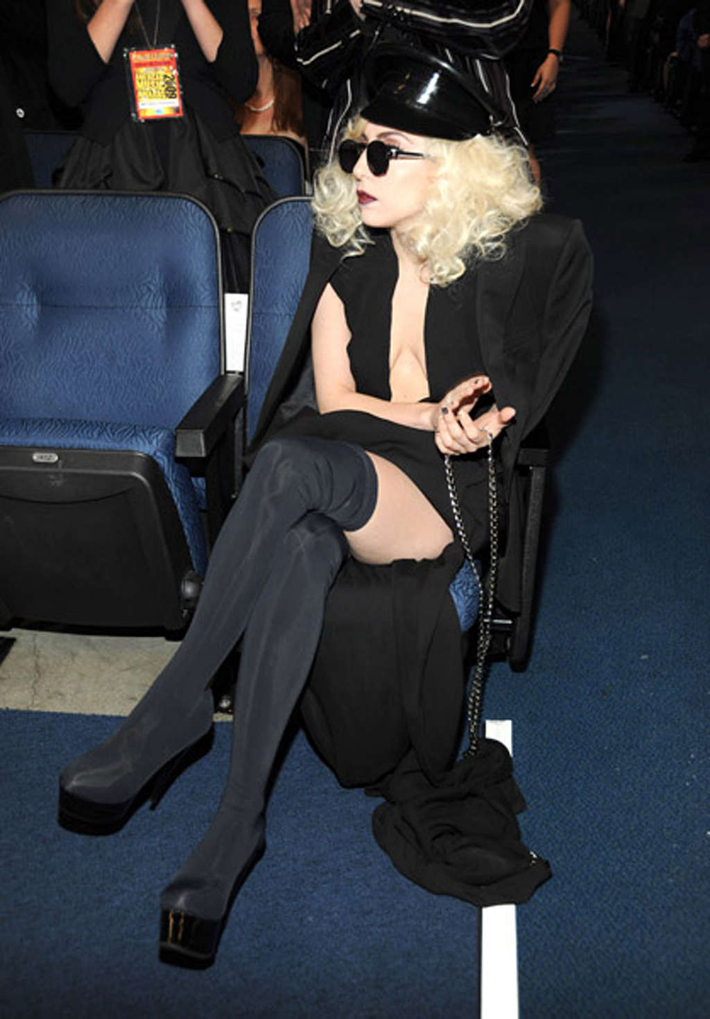 Lady Gaga eseguendo in qualche vestito strano sul concerto e foto upskirt
 #75373068