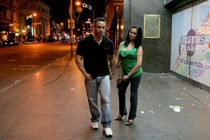 Prostituta transexual brasileña recogida en la calle
 #78014409