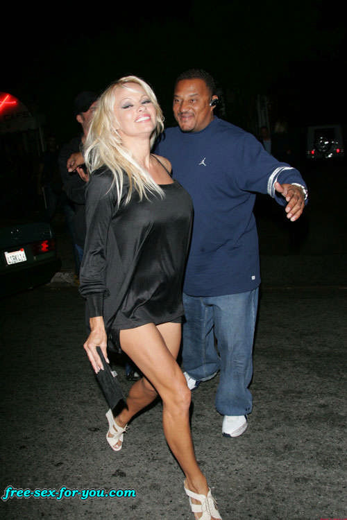 Pamela Anderson shows tits and pussy and mini skirt candids #75434633