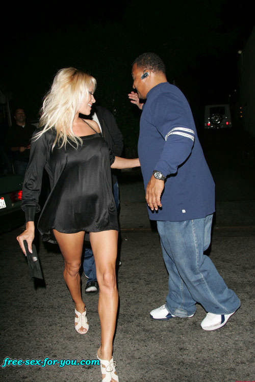 Pamela Anderson shows tits and pussy and mini skirt candids #75434657