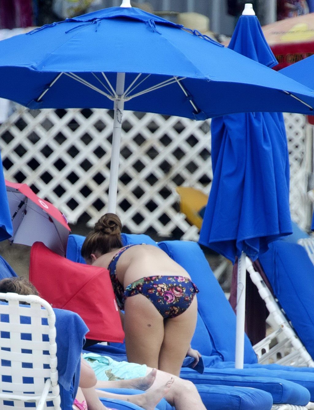 Coleen rooney che mostra il suo corpo grassoccio del bikini su una spiaggia in barbados
 #75216110