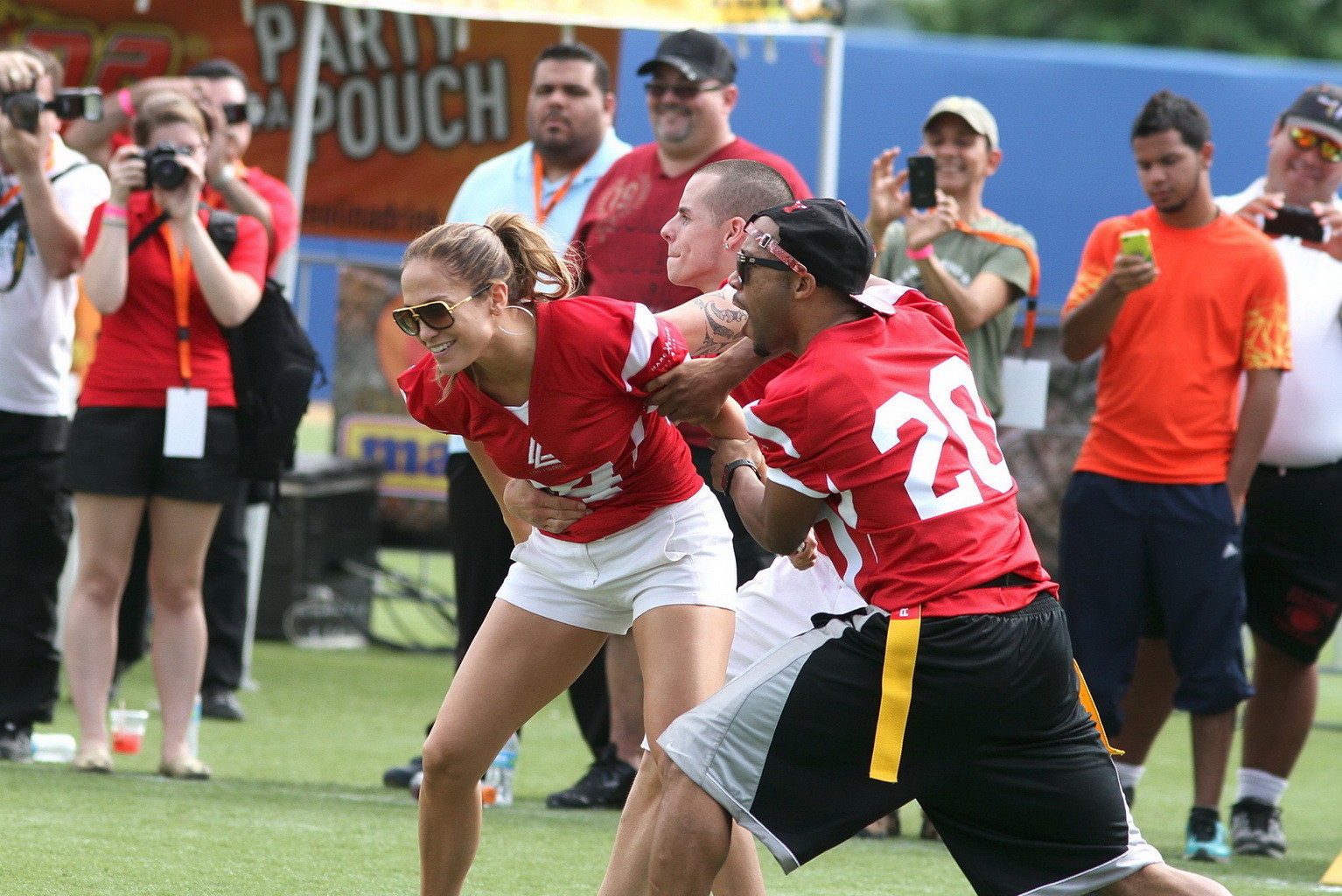 Jennifer lopez, superbe dans un maillot sexy lors d'un match de football de charité à puerto r
 #75245218