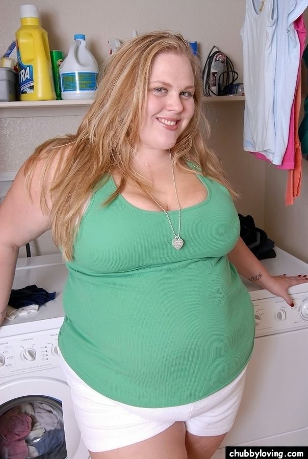 La bionda grassa Christina Curves si sporca nella lavanderia
 #71759719