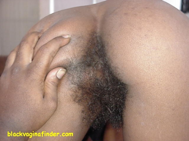 Un'adolescente nera magra allarga la sua figa pelosa
 #70637562