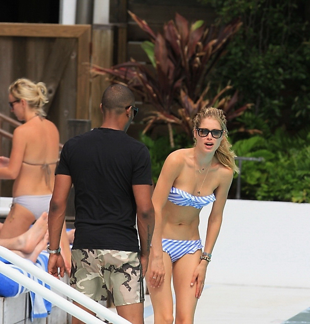 Beautiful Doutzen Kroes showing her curvy body wearing blue bikini by the pool i #75259456