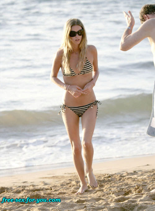 Nicky Hilton posing sexy in bikini on beach paparazzi pictures #75423811
