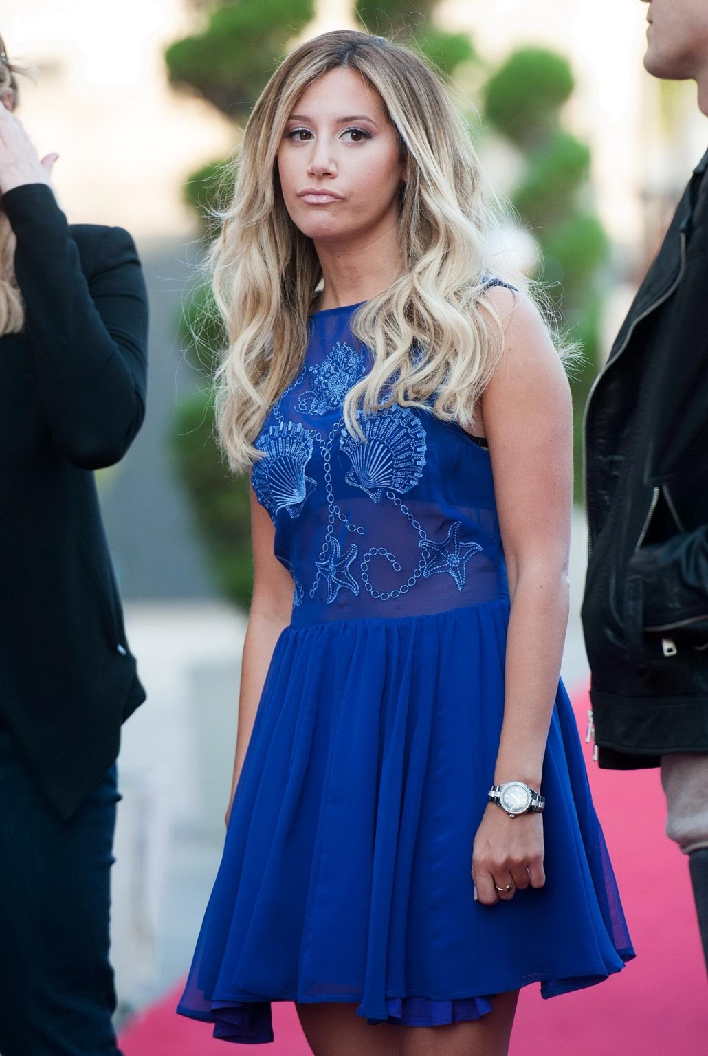 Ashley tisdale portant une robe partiellement transparente lors de la tournée d'été 2013 de la tca.
 #75223277