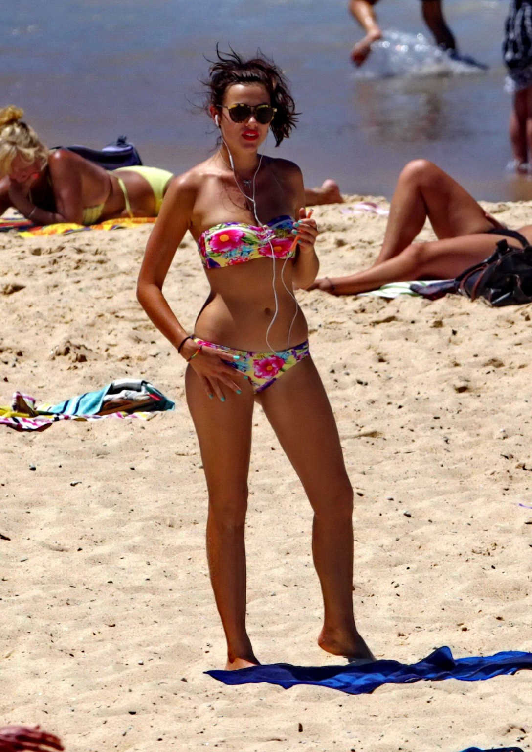 Demi harman indossa due set di bikini sexy su una spiaggia di Sydney
 #75203474