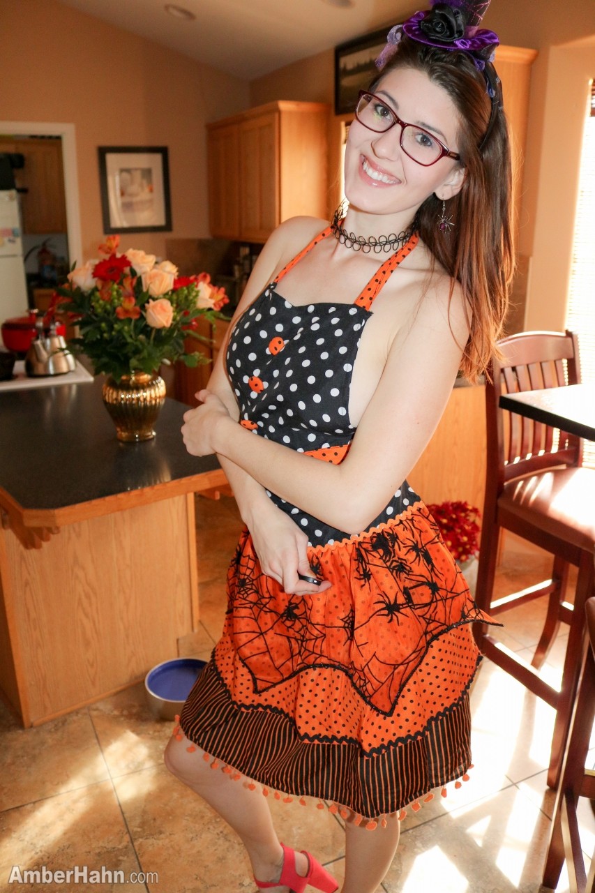 Amber Hahn looking like the innocent housewife in her apron #77493833