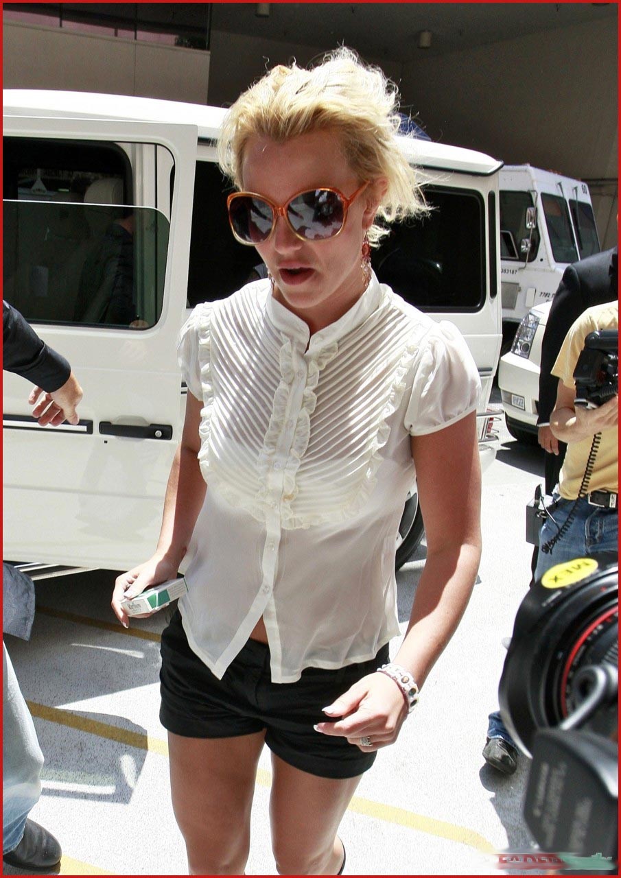 Britney spears se produisant en lingerie coquine
 #75391171