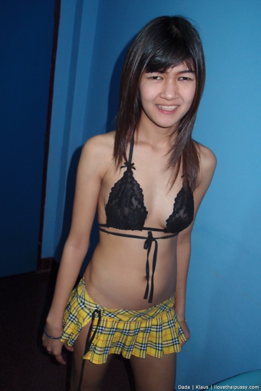タイの痩せた売春婦がスウェーデン人の旅行者に犯されている。
 #68353343