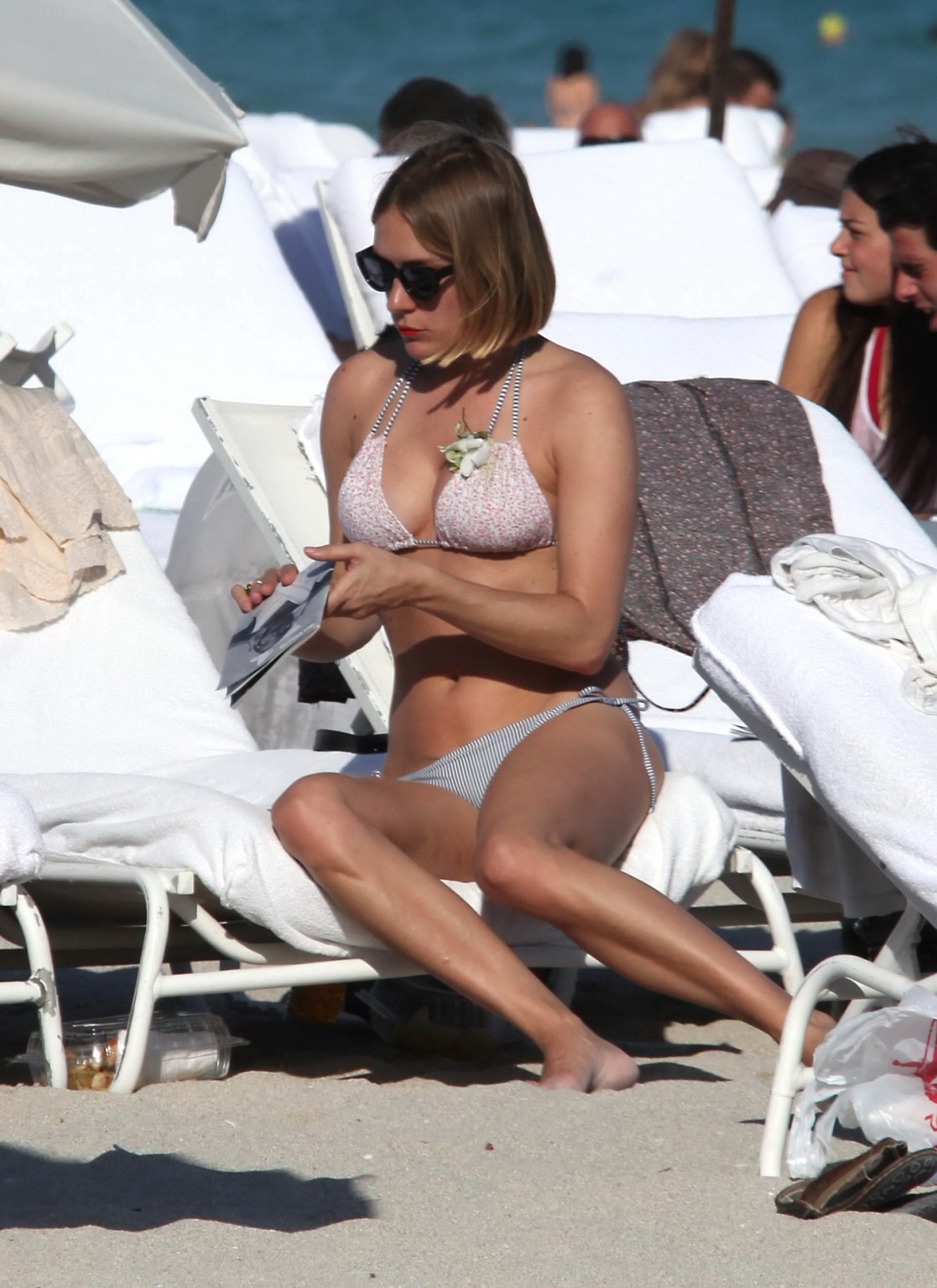 Chloe sevigny exhibant son corps en bikini sur la plage de miami
 #75321874