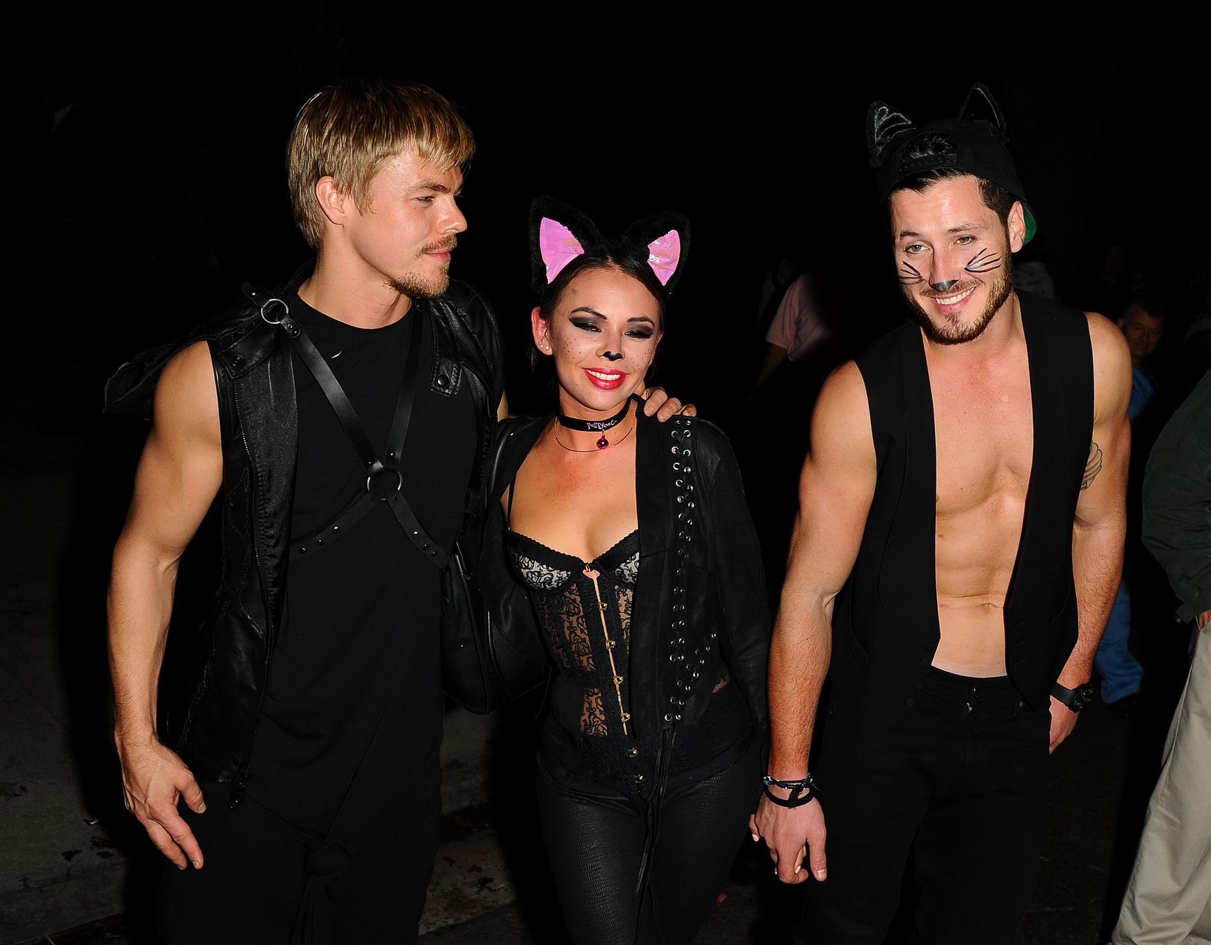 Janel Parrish trägt ein sexy Katzenkostüm auf der Casamigos Tequilas Halloween Party i
 #75182704