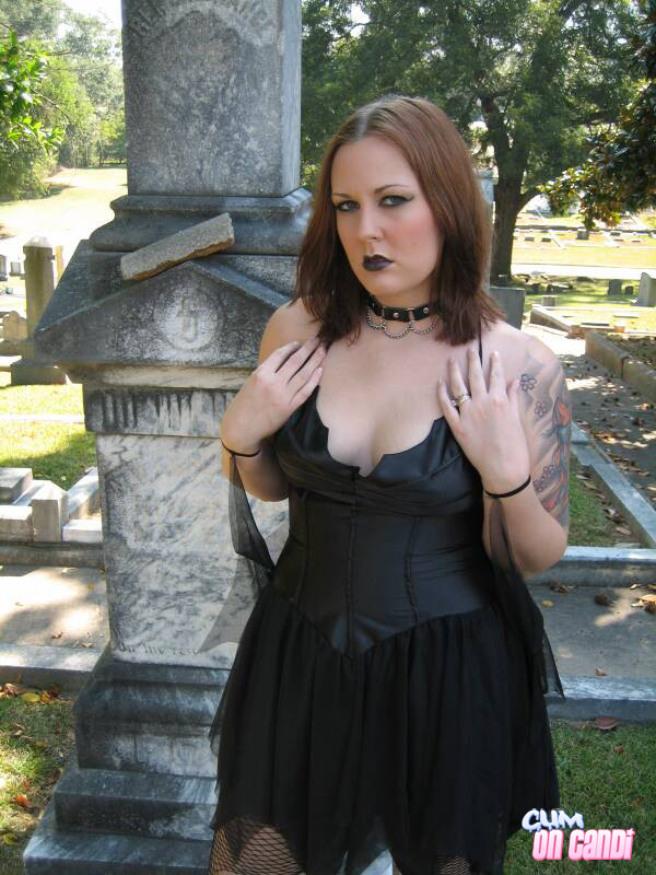 ¿Quieres un poco de caramelo en el cementerio?
 #73276435