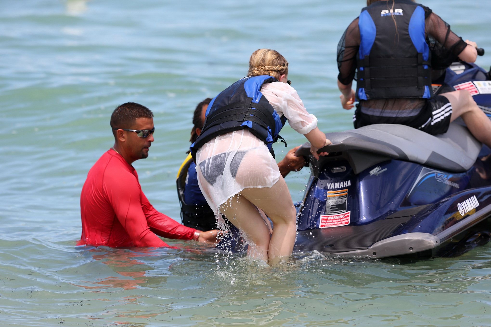 Chloe Moretz shows off her juicy ass in a skimpy black bikini at the beach in Mi #75189068