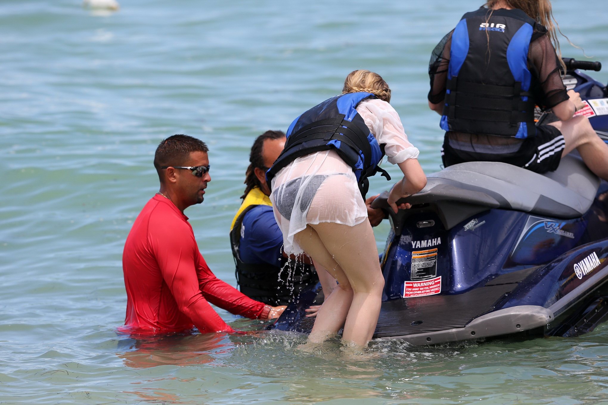 Chloe Moretz shows off her juicy ass in a skimpy black bikini at the beach in Mi #75189089