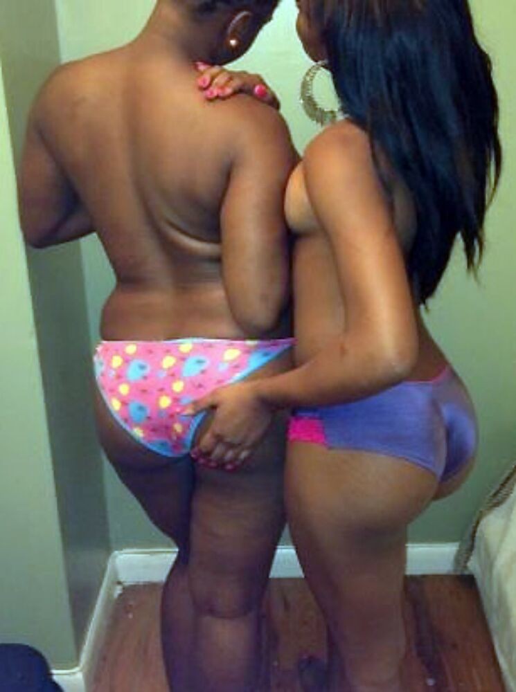 Revanche d'adolescentes noires - Les filles des jeunes noires posent et baisent galerie 15
 #79469240