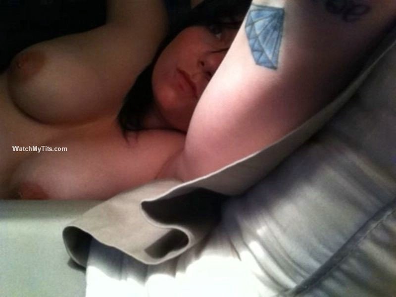 Novias tetonas en fotos de autofotos
 #67452725