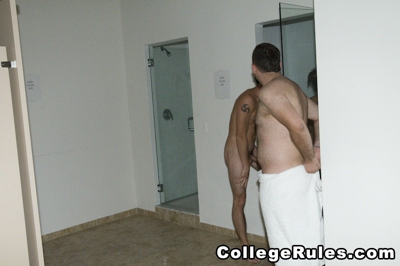 College Hottie wird in einem Hardcore-Dreier gefickt
 #74600918