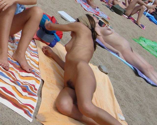 When this nudist babe is bare, all eyes are on her #72253928