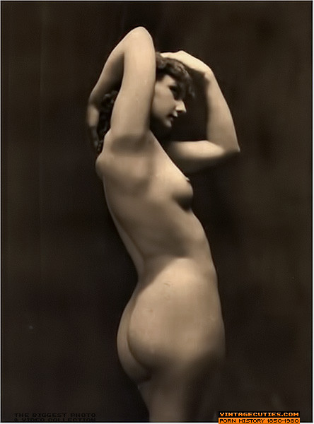 Sexy nackte Damen in Vintage-Erotik-Fotos aus den 1900er Jahren
 #67638808