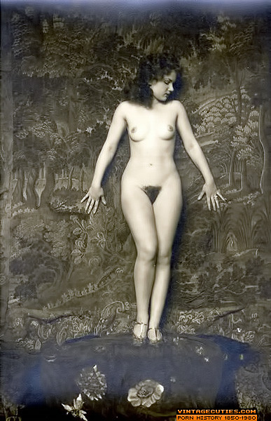 Sexy nackte Damen in Vintage-Erotik-Fotos aus den 1900er Jahren
 #67638847