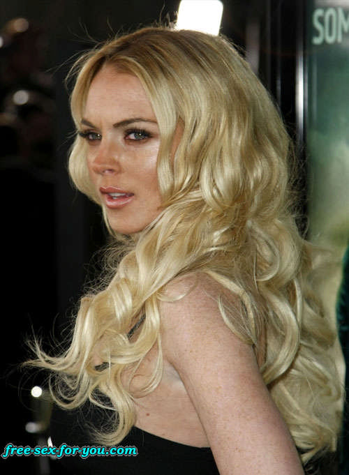 Lindsay Lohan upskirt and nipple slip paparazzi pictures #75424932