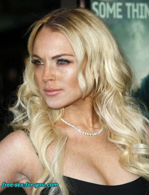 Lindsay Lohan upskirt and nipple slip paparazzi pictures #75424945