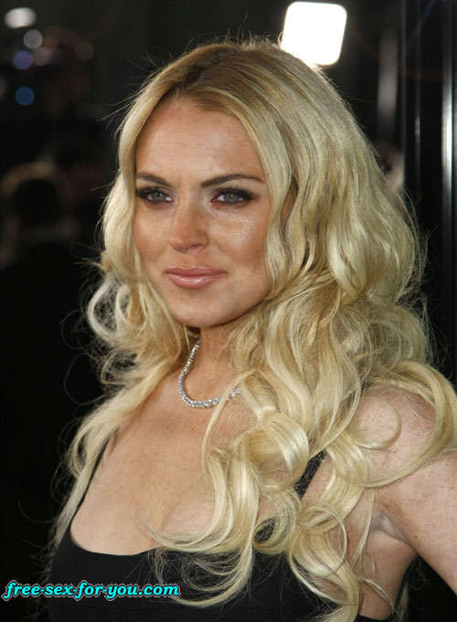 Lindsay Lohan upskirt and nipple slip paparazzi pictures #75424956