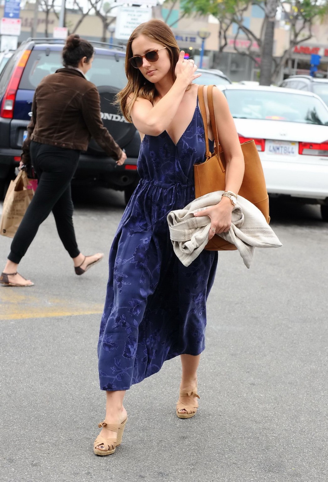 Minka Kelly braless showing big cleavage and nipple pokies while shopping at Who #75161597