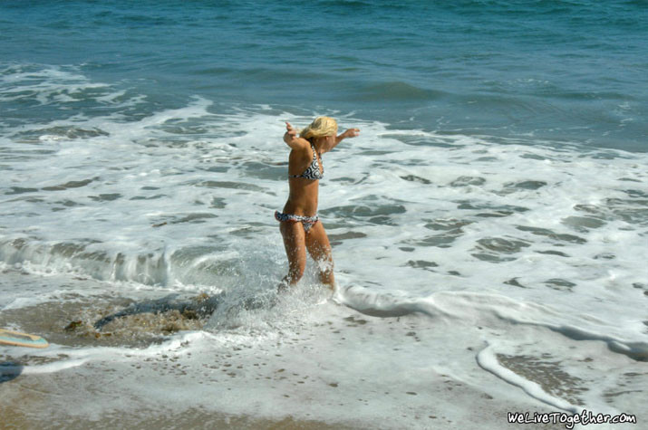 12 Bilder von rauchender Blondine im Bikini saugen an Muschilippen
 #76191180