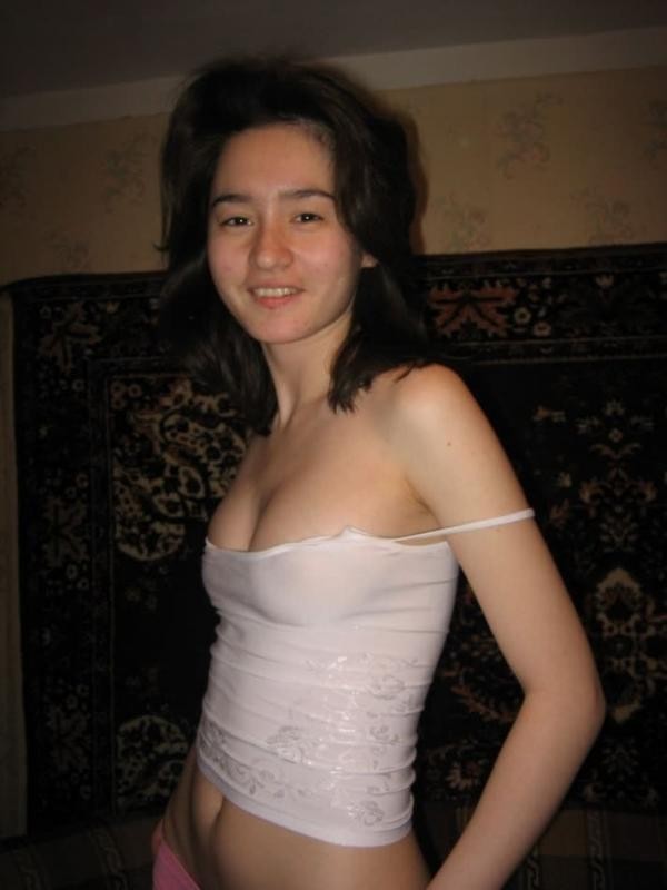 Kinky Japanese babe stripping naked while posing #69736388