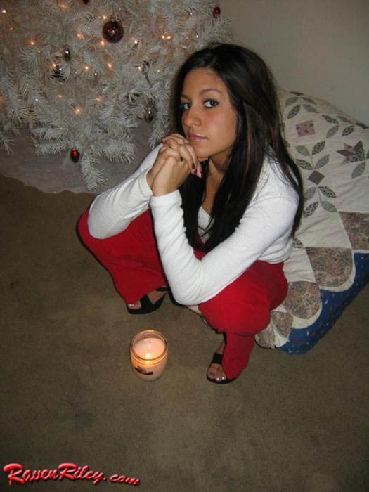 Brünette Amateur Babe strippt
 #75094876