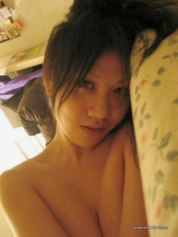 Kinky naked cutie teasing her boyfriend by posing sexy #75690506