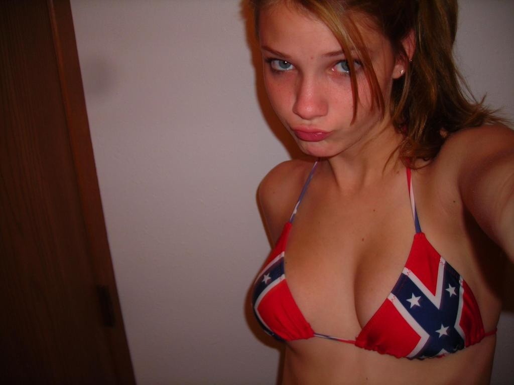 Bilder von einer blauäugigen Bikini-GF beim Selbst-Shooting
 #75707831