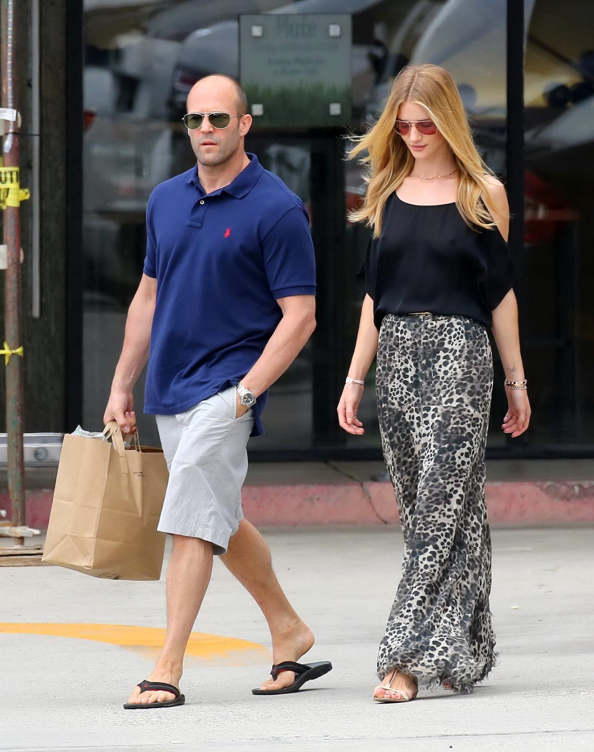 Rosie huntington-whiteley zeigt braless ihre pokies in malibu
 #75200977