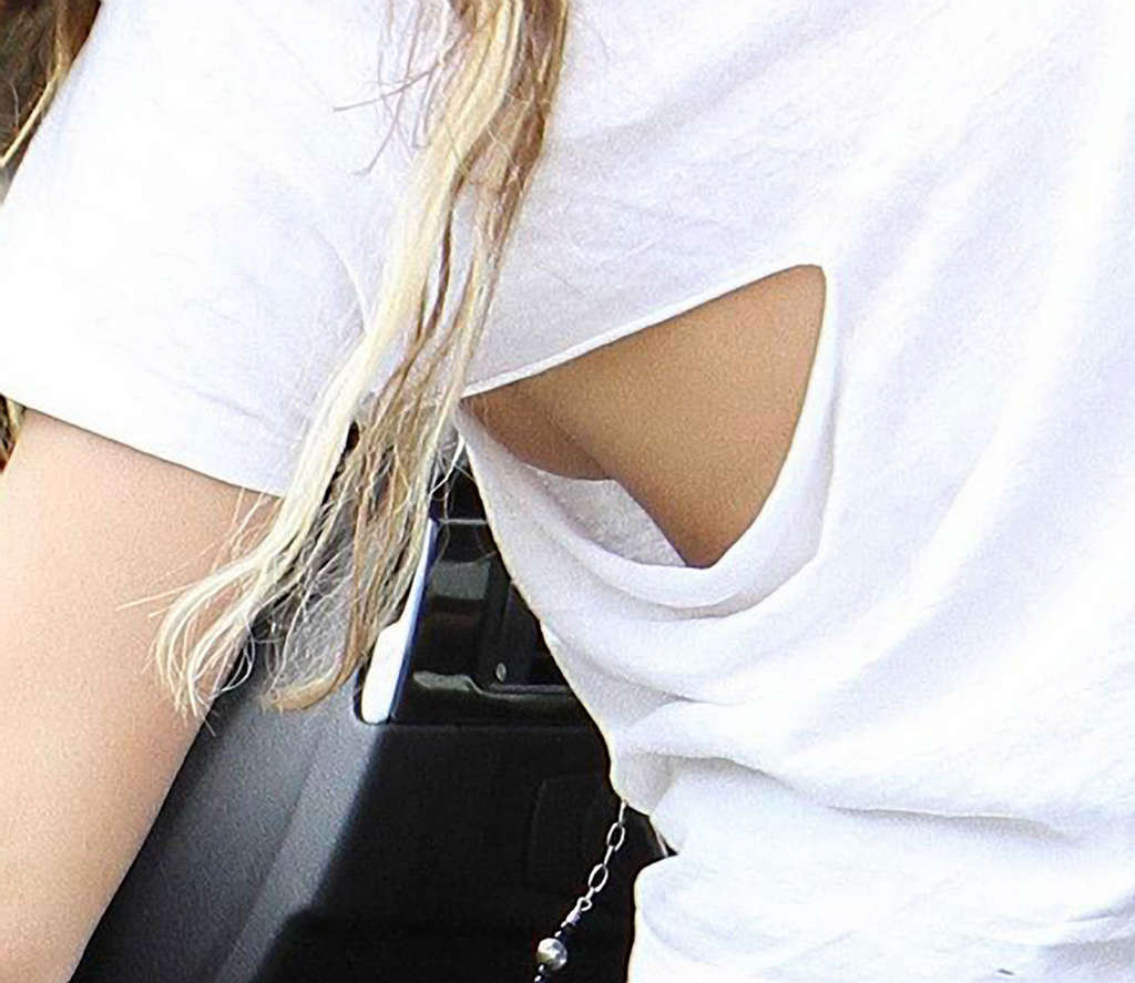 Miley Cyrus fucking sexy and hot upskirt and side boob photos #75328595