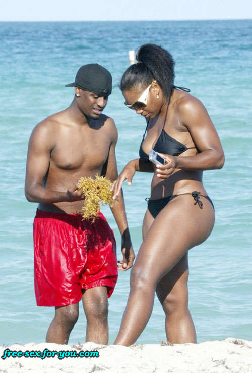 Serena Williams in black bikini on beach with her boyfriend #75433341