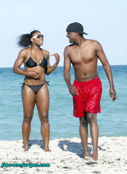 Serena Williams in black bikini on beach with her boyfriend #75433348